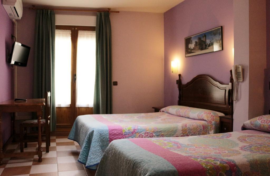 Hostal Don Jaime II Segovia Exterior photo