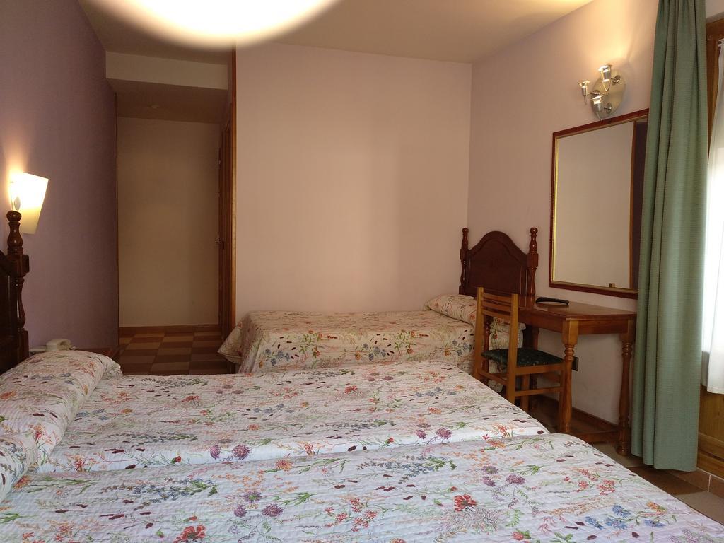 Hostal Don Jaime II Segovia Exterior photo