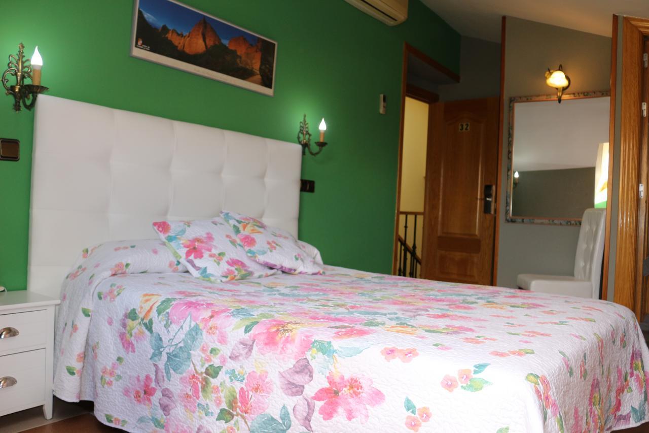 Hostal Don Jaime II Segovia Exterior photo