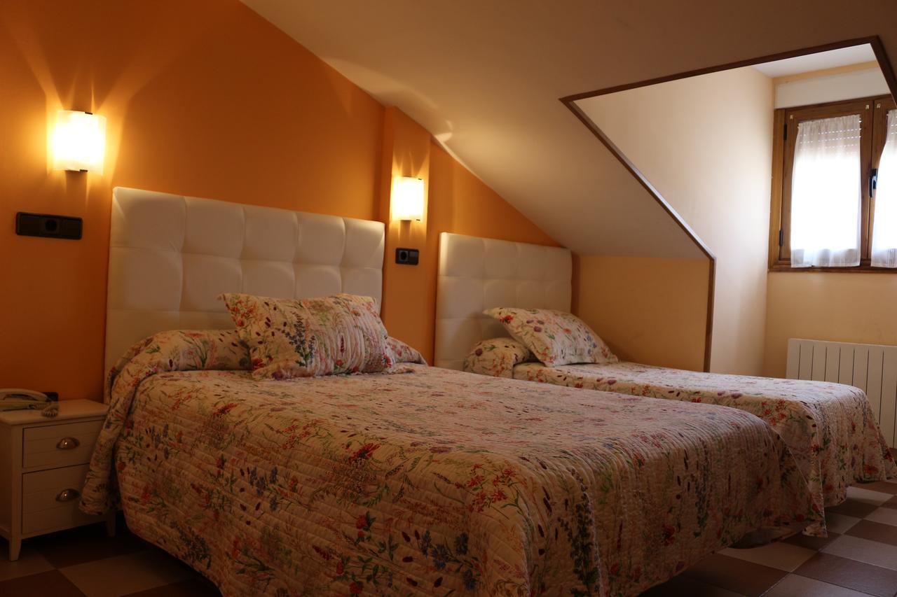 Hostal Don Jaime II Segovia Exterior photo