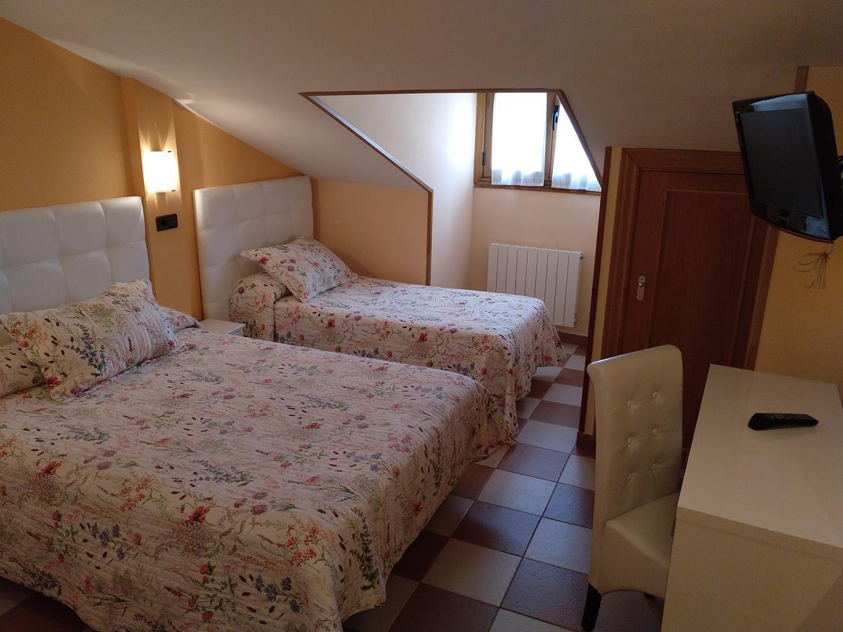 Hostal Don Jaime II Segovia Exterior photo