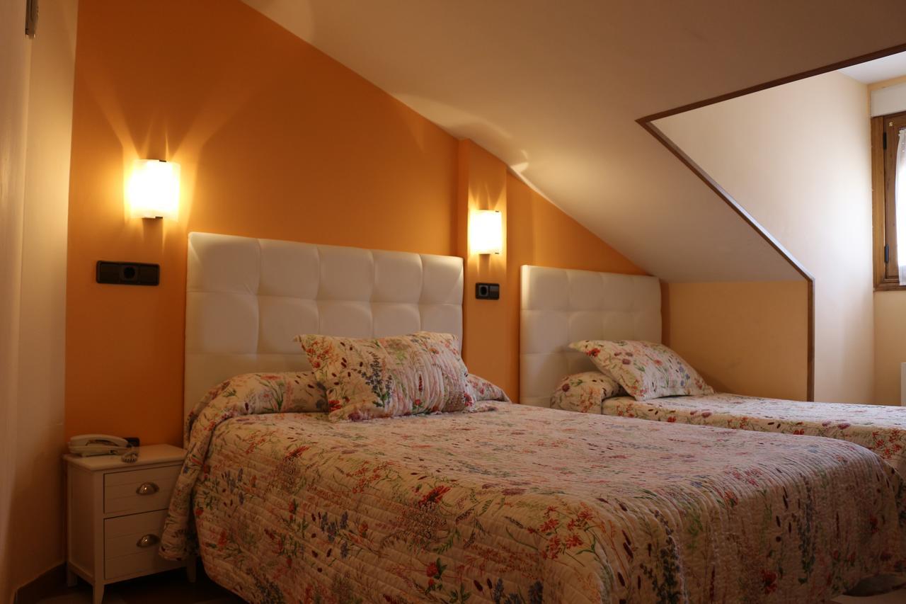 Hostal Don Jaime II Segovia Exterior photo