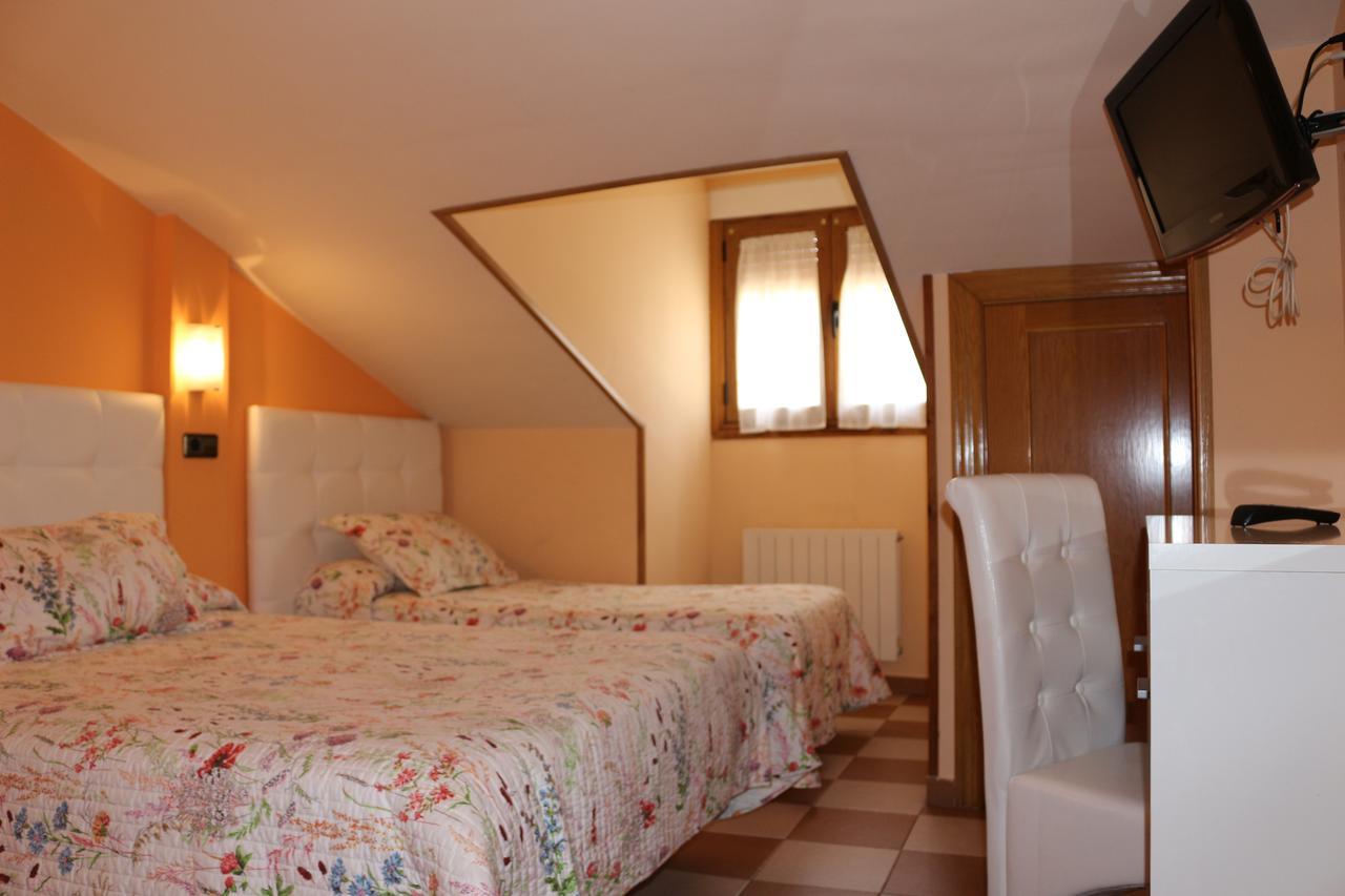 Hostal Don Jaime II Segovia Exterior photo