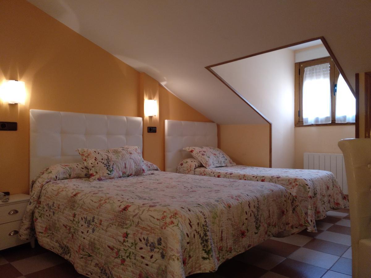 Hostal Don Jaime II Segovia Exterior photo